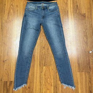 Mid-rise, light wash, fray jeans